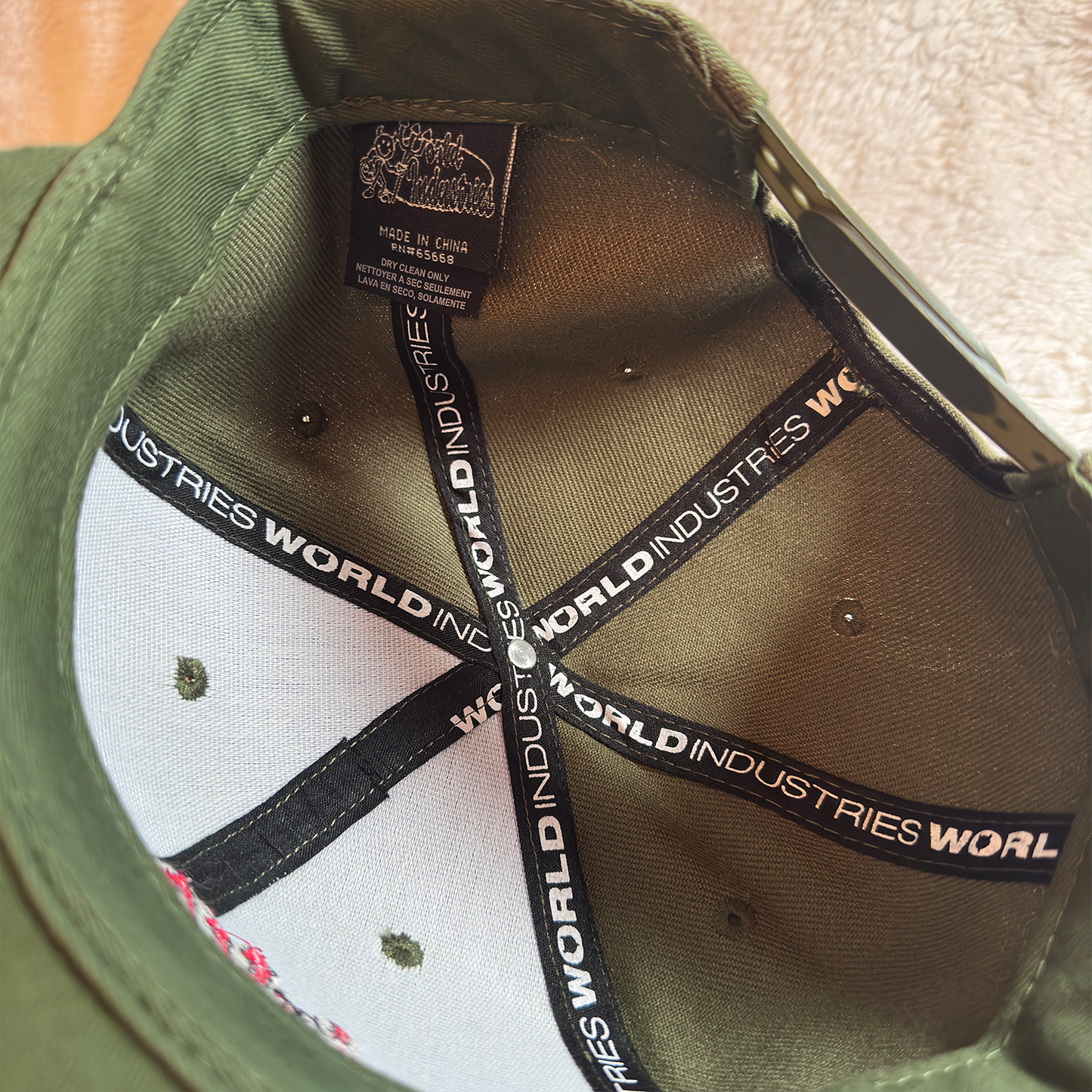 WORLD INDUSTRIES • snapback